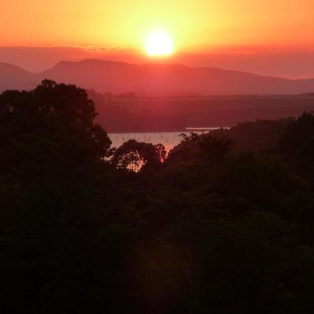 Tinaroo Sunset Retreat Bed and Breakfast Barrine Εξωτερικό φωτογραφία