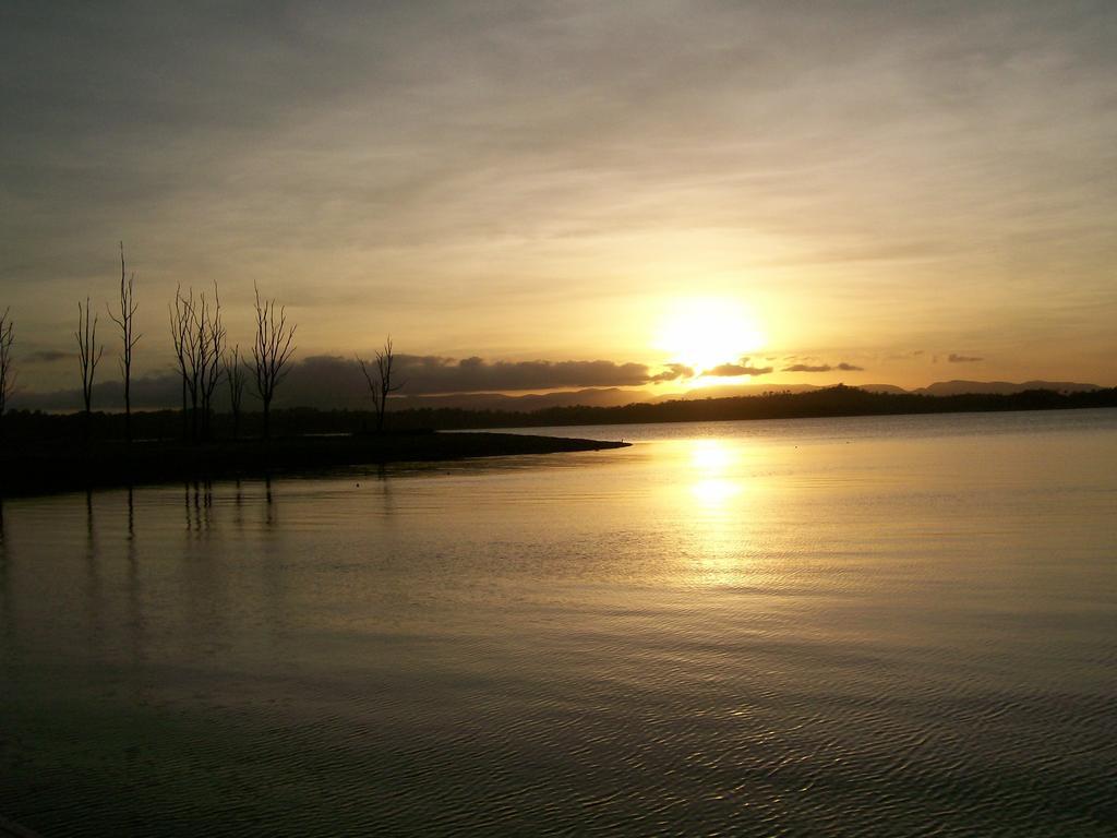 Tinaroo Sunset Retreat Bed and Breakfast Barrine Εξωτερικό φωτογραφία