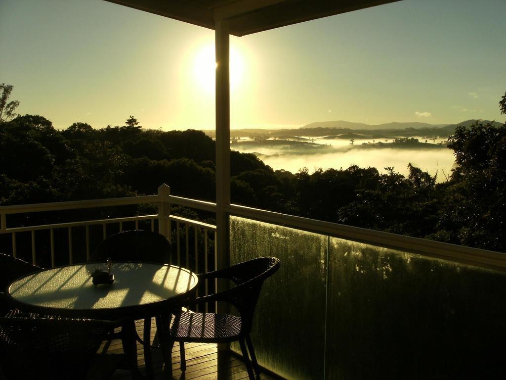 Tinaroo Sunset Retreat Bed and Breakfast Barrine Εξωτερικό φωτογραφία