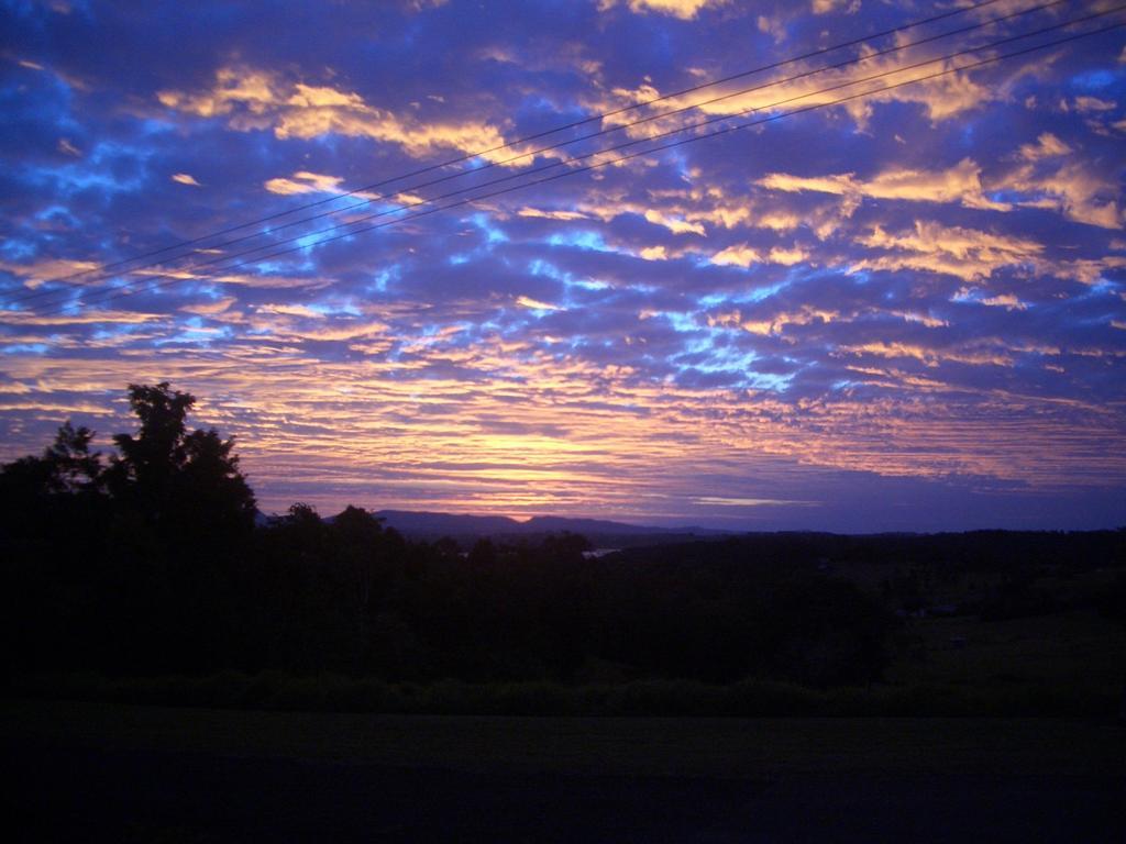 Tinaroo Sunset Retreat Bed and Breakfast Barrine Εξωτερικό φωτογραφία